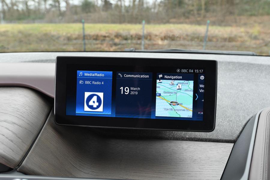 Панель приборов BMW i3 (I01) 2017 года  (UK) (фото 4 из 12)